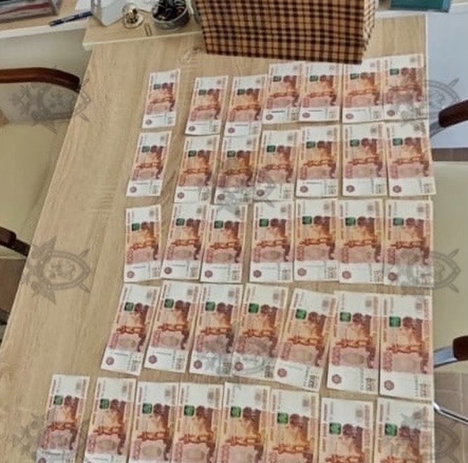 Декана ростовского университета задержали при получении взятки от студентов
